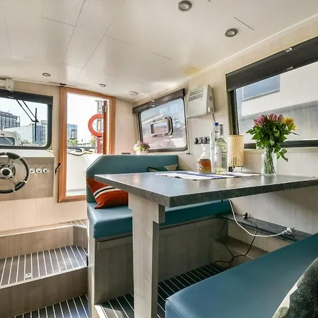New Houseboat Center 'cruijff' Bateau-hôtel *