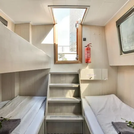 ספינת מלון New Houseboat Center 'cruijff' *
