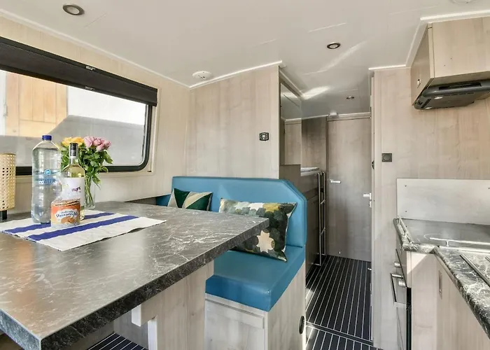 Bateau-hôtel New Houseboat Center 'cruijff' *