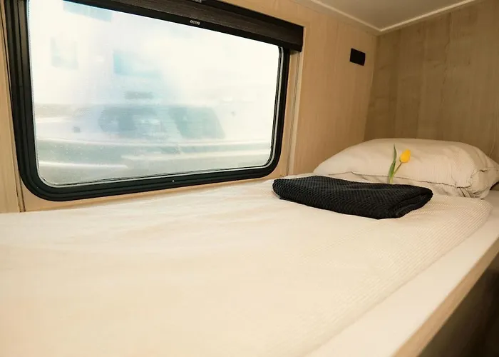 New Houseboat Center 'cruijff' * Amesterdão