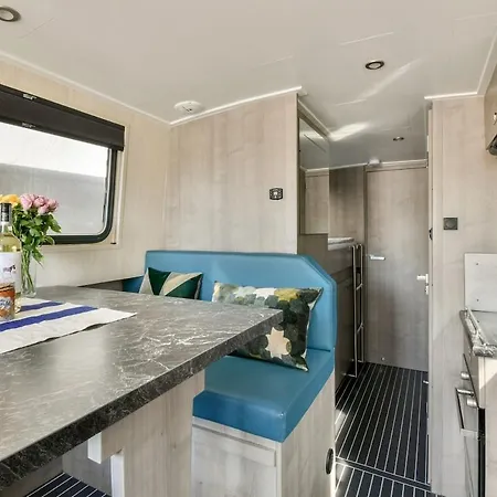 Hotel na wodzie New Houseboat Center 'cruijff' *