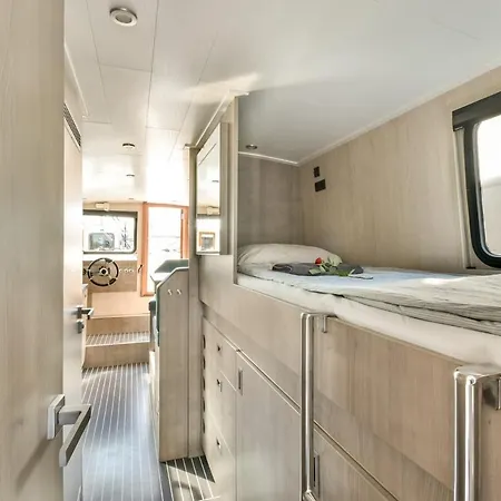Ботель New Houseboat Center 'cruijff' *