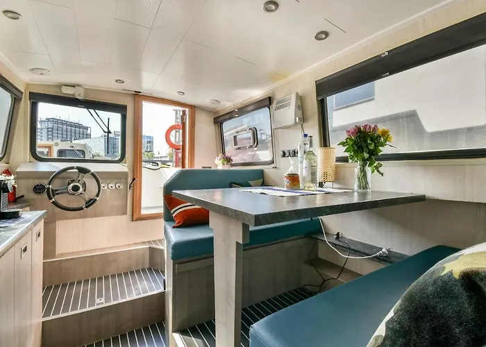 New Houseboat Center 'cruijff' Botel *